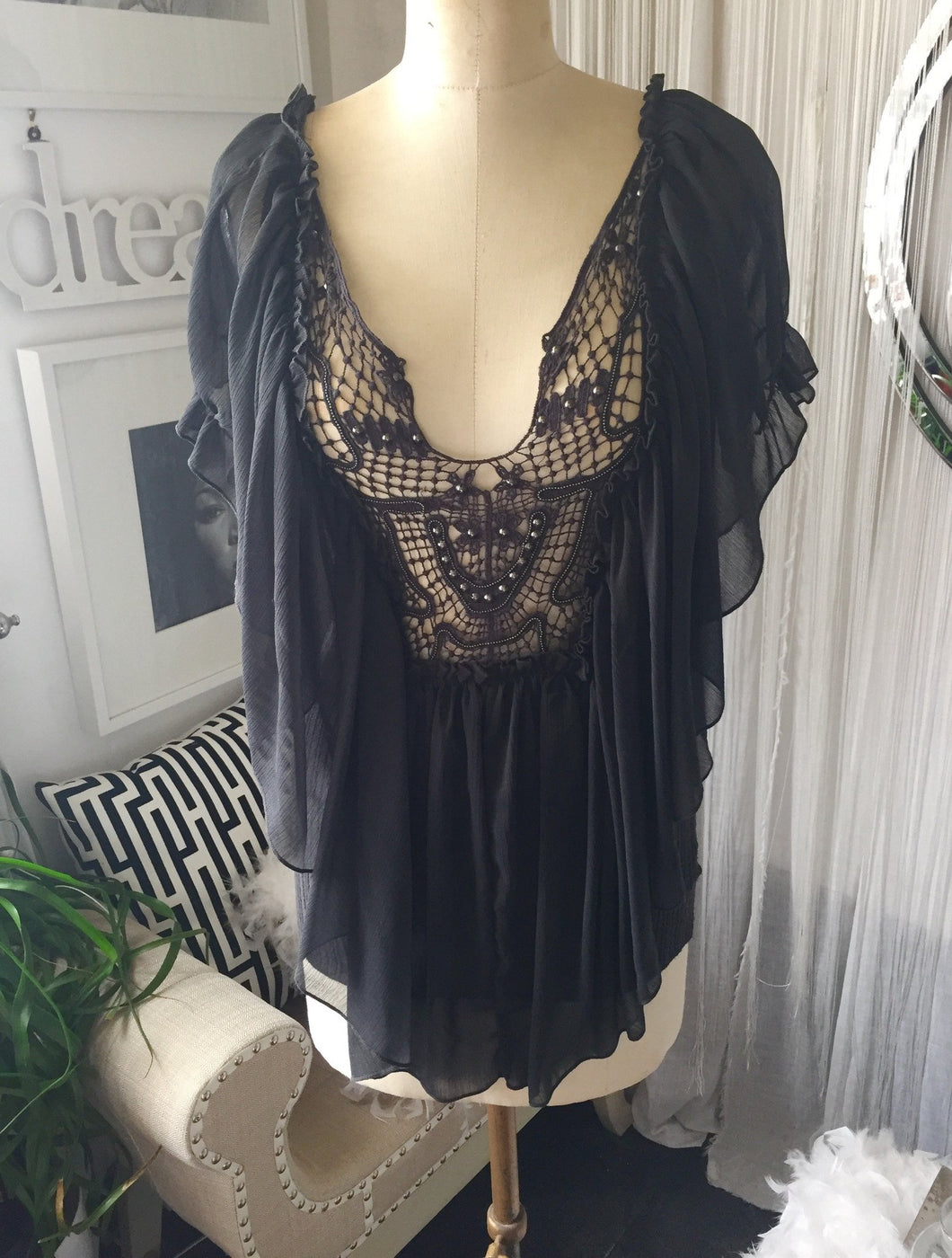 Free people shirt Sz S - City Girl Designer Vintage Closet